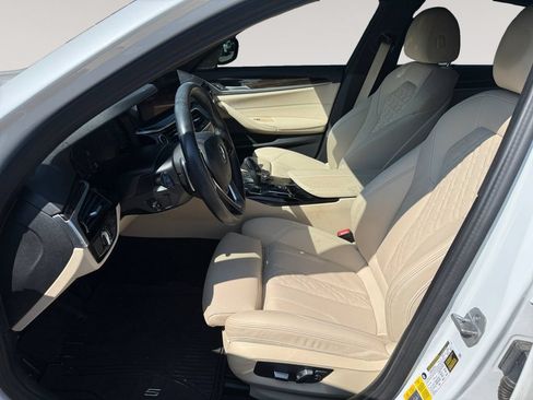 Used 2023 BMW 530e xDrive w/ Premium Package AWD/4WD image 2