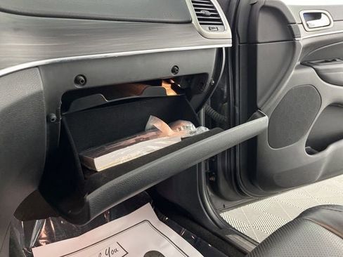 Used 2021 Jeep Grand Cherokee Limited w/ Luxury Group II image 38