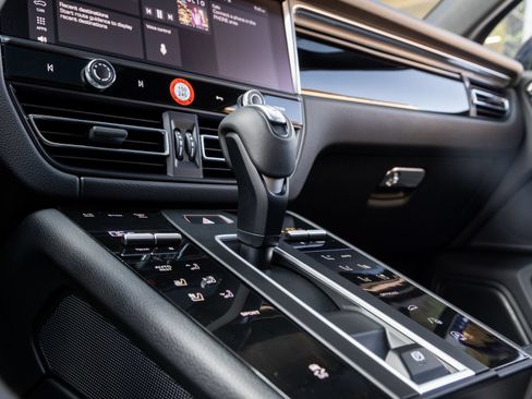 Certified 2026 Porsche Macan AWD/4WD image 26