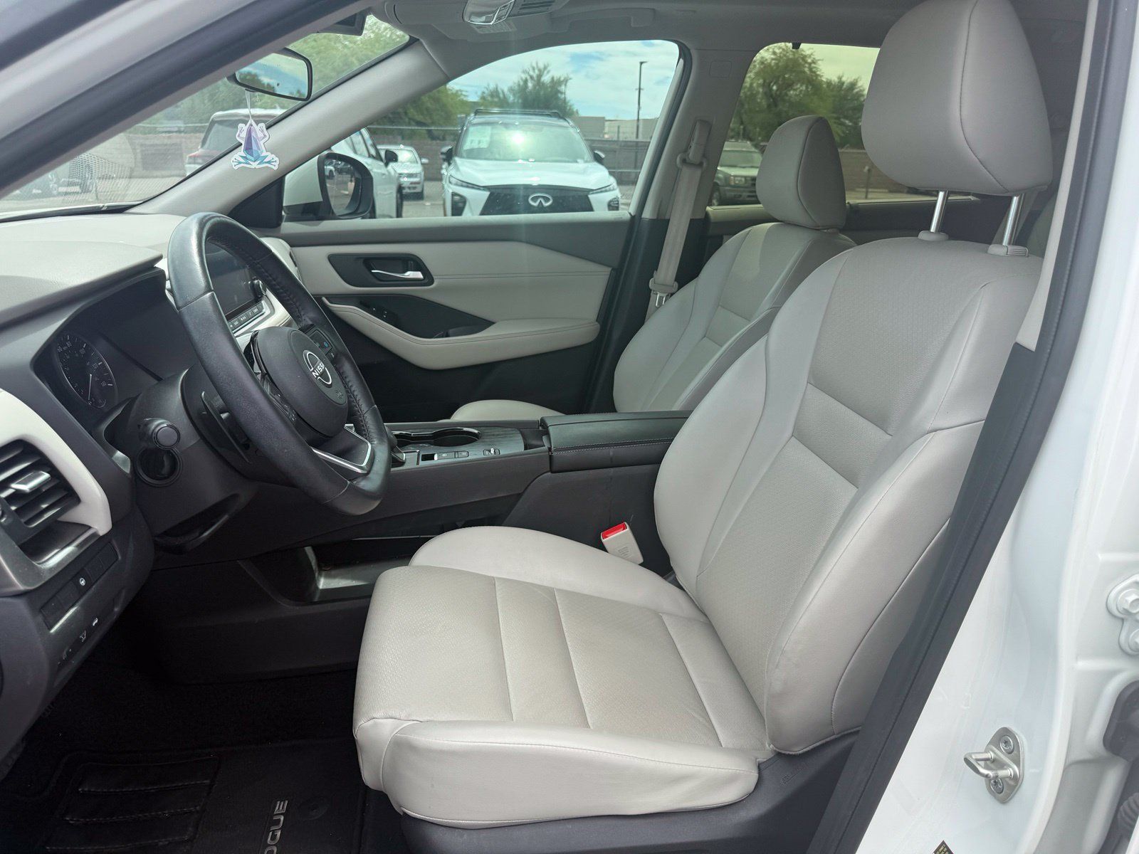 Certified 2023 Nissan Rogue SV w/ SV Premium B Package FWD image 12