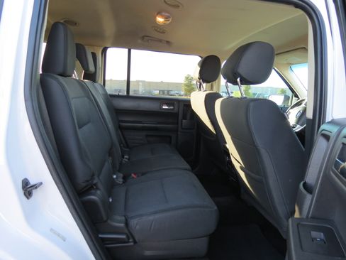 Used 2018 Ford Flex SE image 24