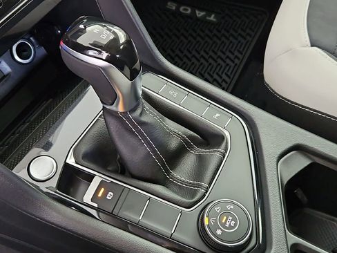New 2026 Volkswagen Taos SE AWD/4WD image 32