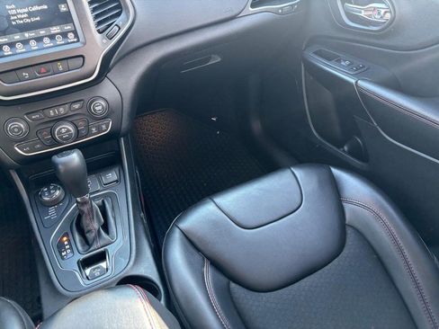 Used 2021 Jeep Cherokee Trailhawk AWD/4WD image 14
