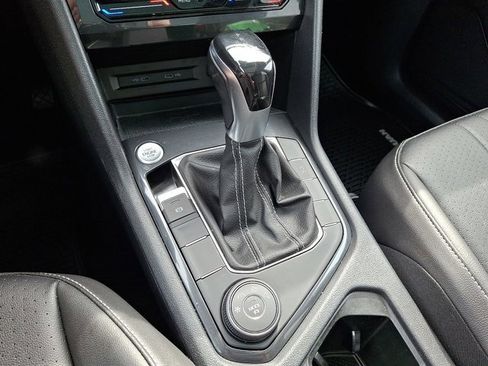 Certified 2022 Volkswagen Tiguan SE w/ Panoramic Sunroof Package image 18