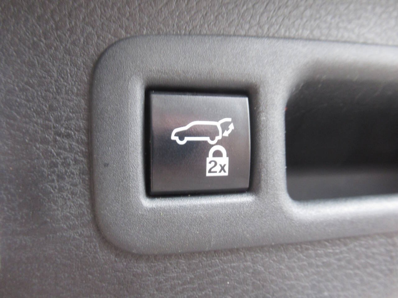 Used 2021 Toyota Sienna XSE w/ XSE Plus Package FWD image 15