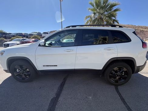 Used 2019 Jeep Cherokee Latitude Plus AWD/4WD image 2