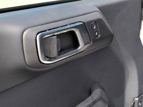 New 2025 Ford Bronco Badlands image 7