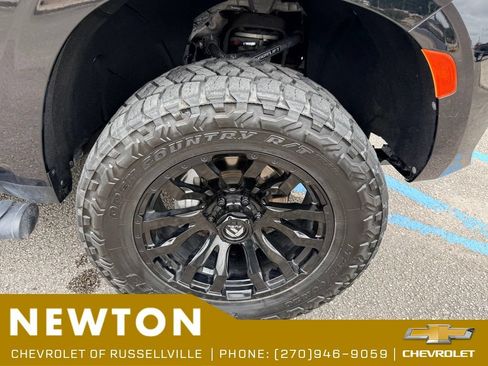 Used 2021 Chevrolet Tahoe Z71 w/ Luxury Package AWD/4WD image 36