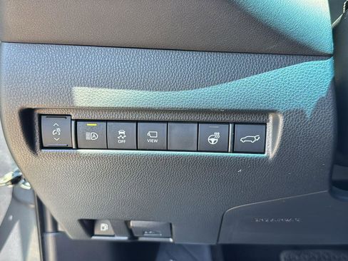 Used 2024 Toyota Venza Limited AWD/4WD image 14