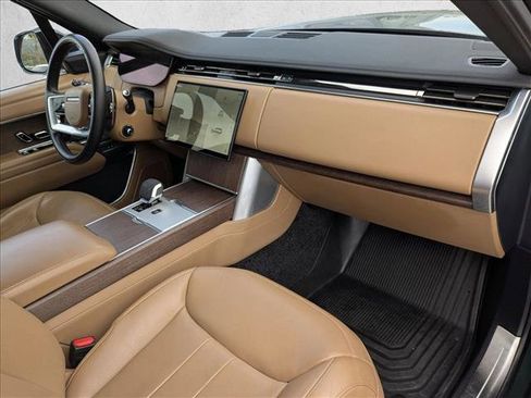 Used 2025 Land Rover Range Rover SE AWD/4WD image 18