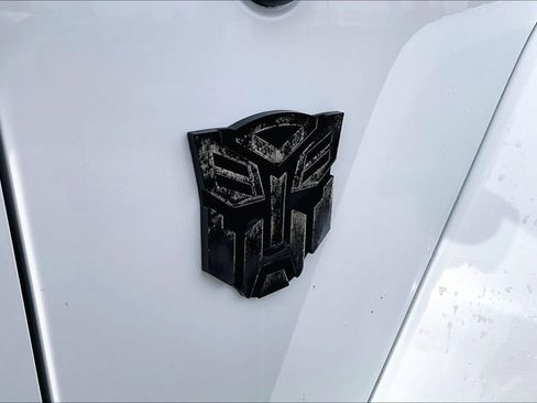 Used 2015 Jeep Wrangler Unlimited Sahara w/ Connectivity Group image 11