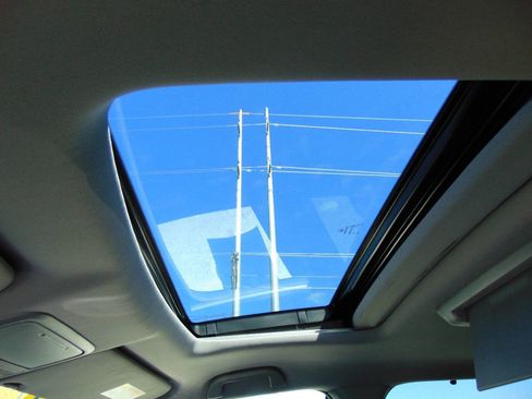 Used 2017 Honda Pilot Touring image 19