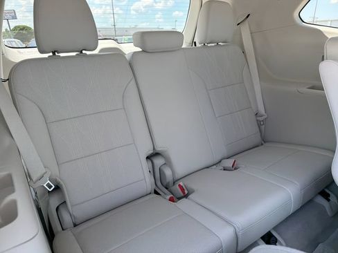 New 2026 Buick Enclave Avenir w/ Super Cruise Package FWD image 23