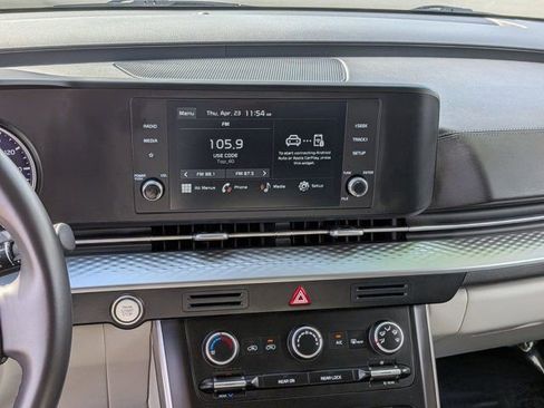 Used 2023 Kia Carnival LX image 21