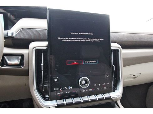 Used 2025 GMC Yukon XL Denali w/ Sun & Power Step Package image 22