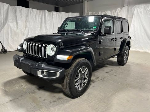 Used 2025 Jeep Wrangler Unlimited Sahara AWD/4WD image 3