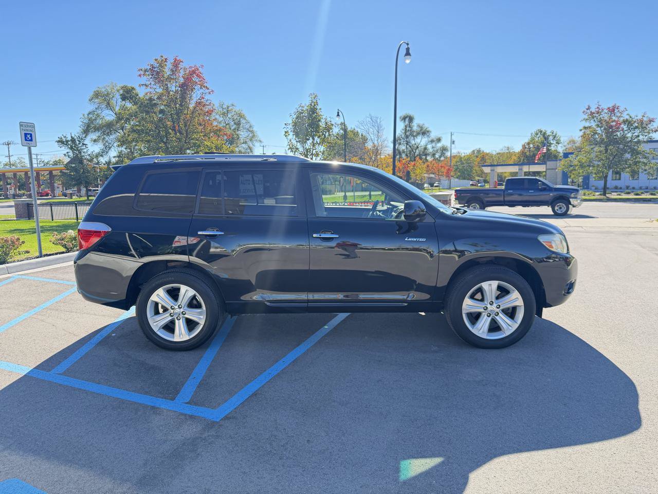 Used 2008 Toyota Highlander Limited w/ Tow Pkg AWD/4WD image 4