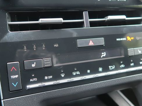 Used 2019 Toyota Avalon XLE image 32