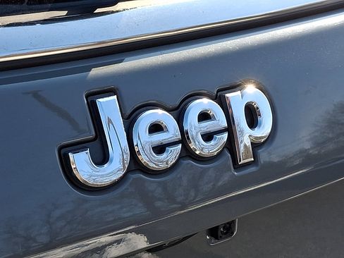 Used 2021 Jeep Compass Limited image 30