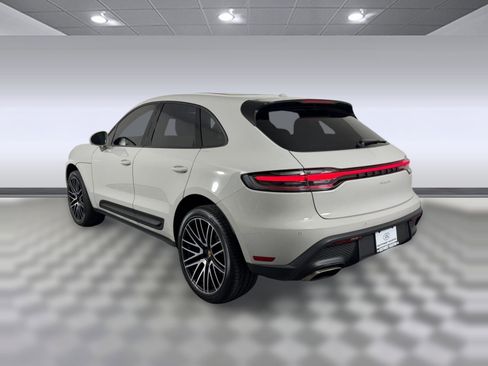 Used 2024 Porsche Macan image 3