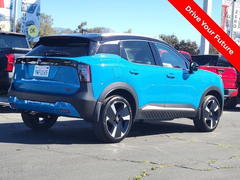 Used 2025 Nissan Kicks SR FWD image 2