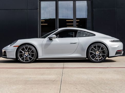 Used 2025 Porsche 911 Carrera w/ Premium Package image 2