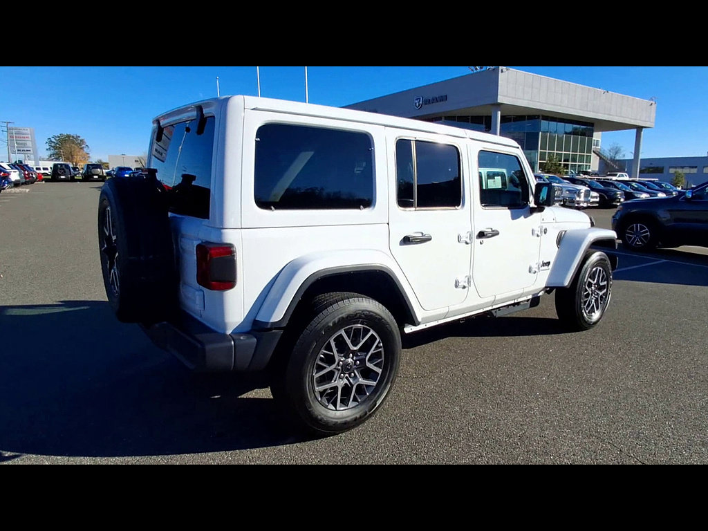 Used 2026 Jeep Wrangler Unlimited Sahara AWD/4WD image 8