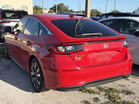 Used 2024 Honda Civic EX-L image 3