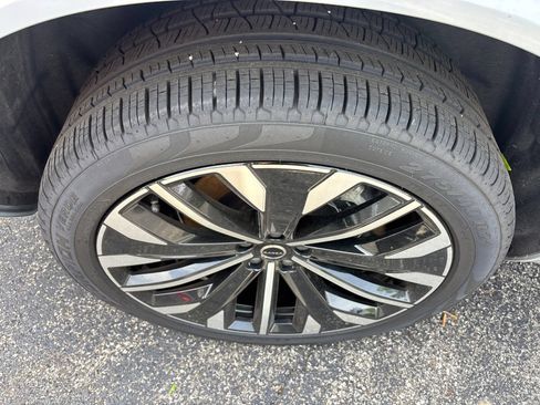 Used 2026 Volvo XC90 B6 Plus w/ Protection Package Premier AWD/4WD image 8