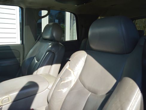 Used 2003 GMC Yukon Denali image 12