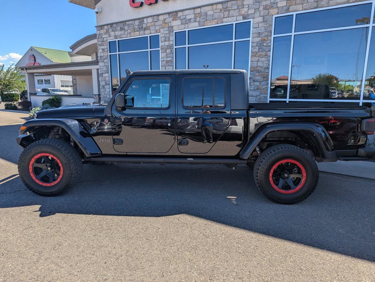 Used 2020 Jeep Gladiator Rubicon AWD/4WD image 2