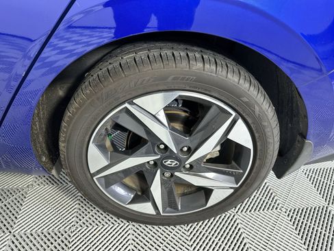 Used 2023 Hyundai Elantra SEL w/ Convenience Package image 10