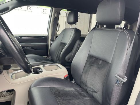 Used 2015 Dodge Grand Caravan SXT image 11