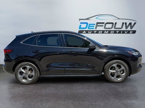 Used 2023 Ford Escape ST-Line w/ Tech Pack #1 AWD/4WD image 2