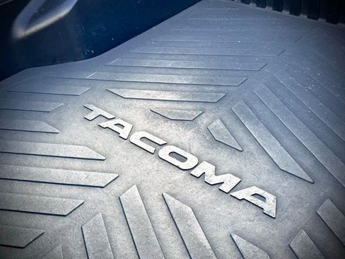 Used 2021 Toyota Tacoma TRD Off-Road w/ Technology Package image 14