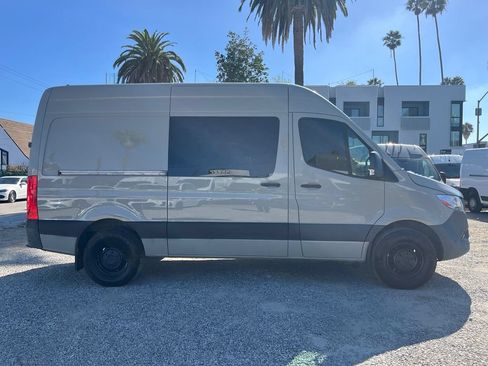 Used 2023 Mercedes-Benz Sprinter 2500 image 4