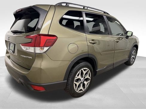 Used 2023 Subaru Forester Premium AWD/4WD image 9