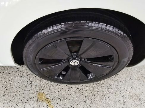 Used 2016 Volkswagen Beetle R-Line SE image 40