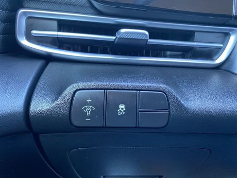 Certified 2025 Hyundai Elantra Limited image 24