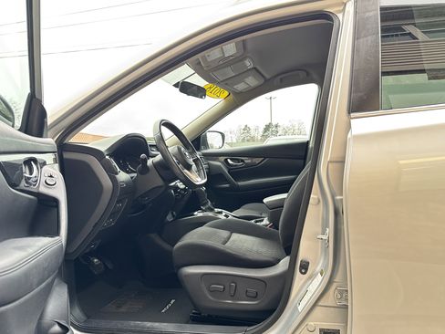 Used 2018 Nissan Rogue SV image 9