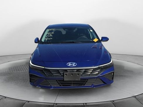 Used 2024 Hyundai Elantra SEL FWD image 8