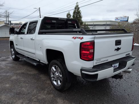 Used 2019 Chevrolet Silverado 2500 High Country w/ Duramax Plus Package image 6