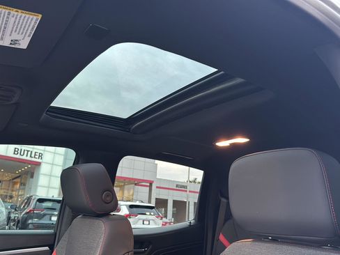 Used 2023 Chevrolet Colorado Z71 w/ Z71 Convenience Package 2 image 28