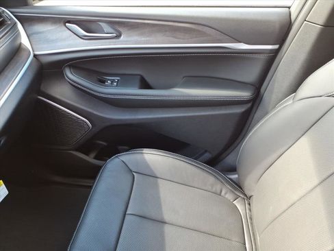 New 2026 Jeep Grand Cherokee Limited Reserve image 31