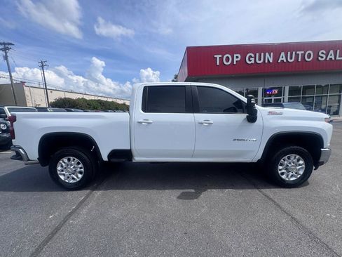 Used 2023 Chevrolet Silverado 2500 LT AWD/4WD image 2