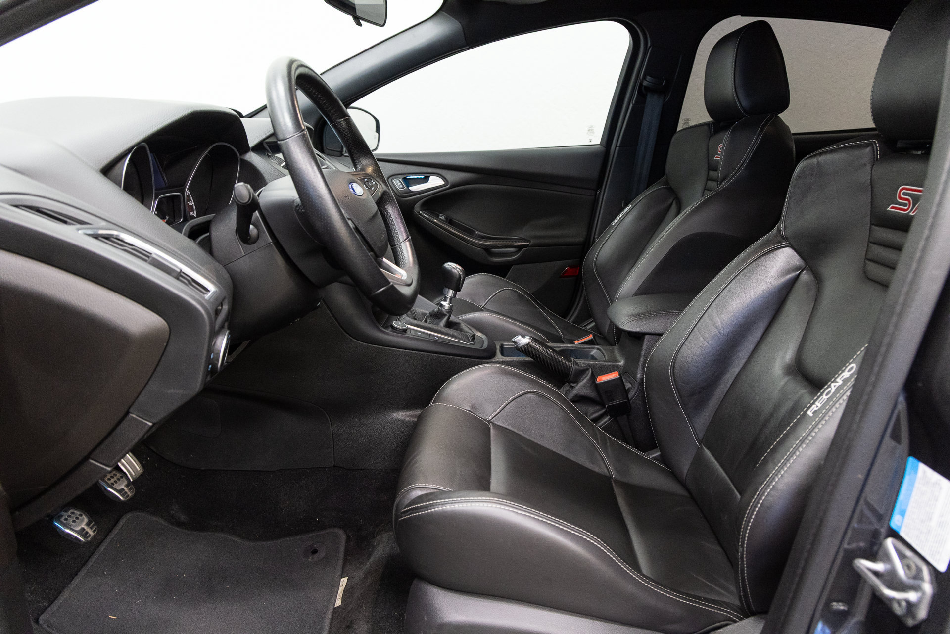 Used 2016 Ford Focus ST w/ Equipment Group 402A FWD image 7