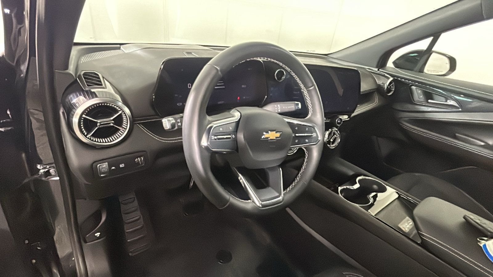 Used 2024 Chevrolet Blazer EV LT AWD/4WD image 16