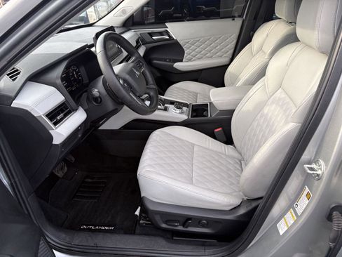 Used 2023 Mitsubishi Outlander SEL image 4