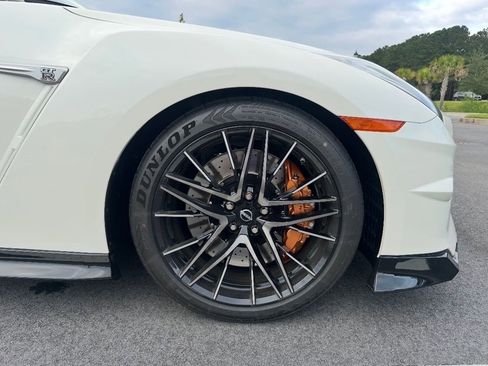 Used 2024 Nissan GT-R Premium w/ Premium Interior Package image 11