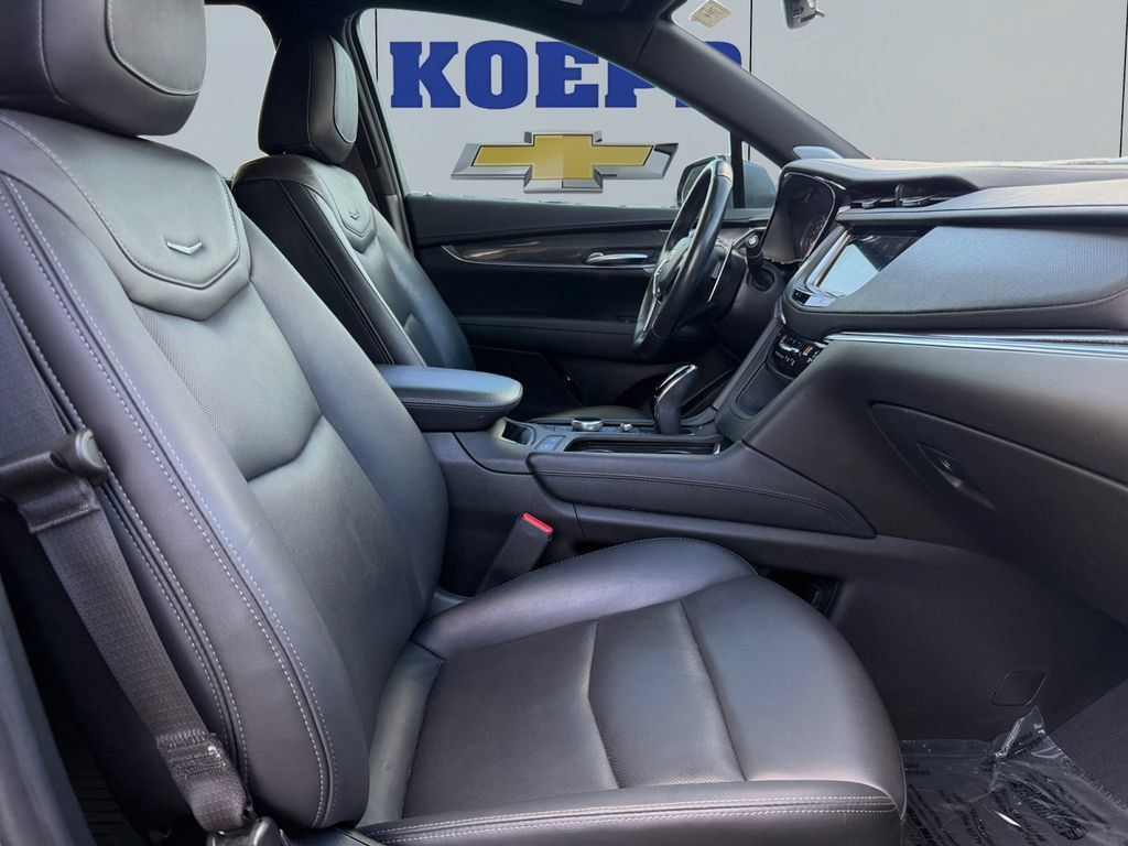 Used 2023 Cadillac XT5 Sportv w/ Technology Package AWD/4WD image 17